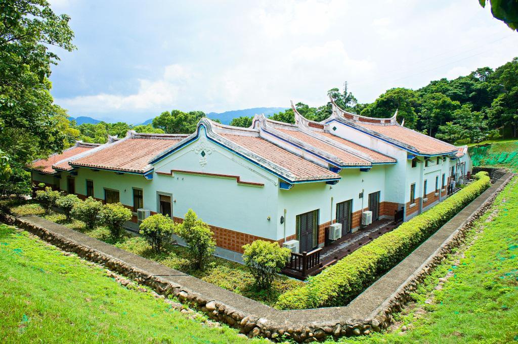 姜太公道場指出,客家大院風景優美,且是風水寶地。(陽明山姜太公道場提供)