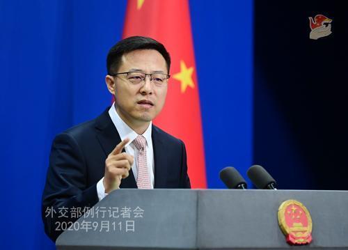 《花木蘭》女主角劉亦菲宣稱支持港警鎮暴作為,中國外交部發言人趙立堅讚好樣的。(翻攝中國外交部)