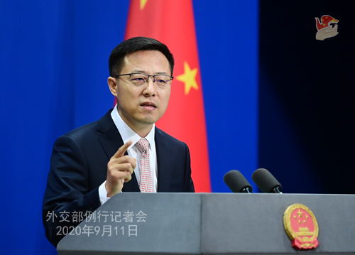 《花木蘭》女主角劉亦菲宣稱支持港警鎮暴作為，中國外交部發言人趙立堅讚好樣的。（翻攝中國外交部）