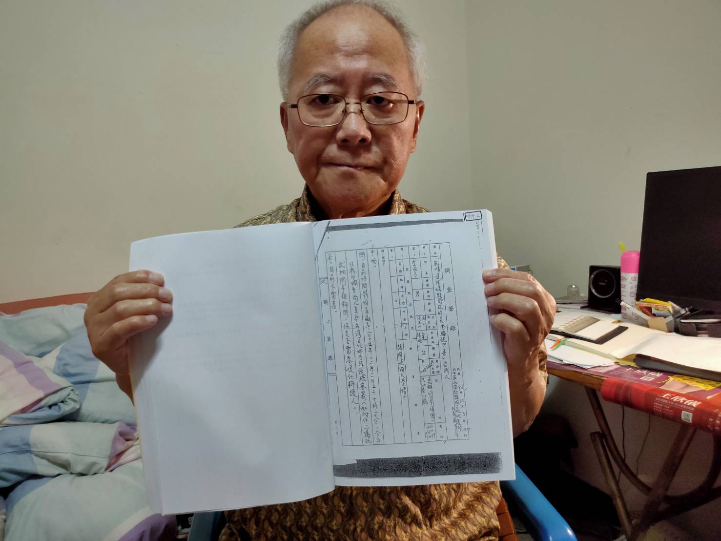 劉順達出示證據，認為自己遭昔日上司烏龍指控。.