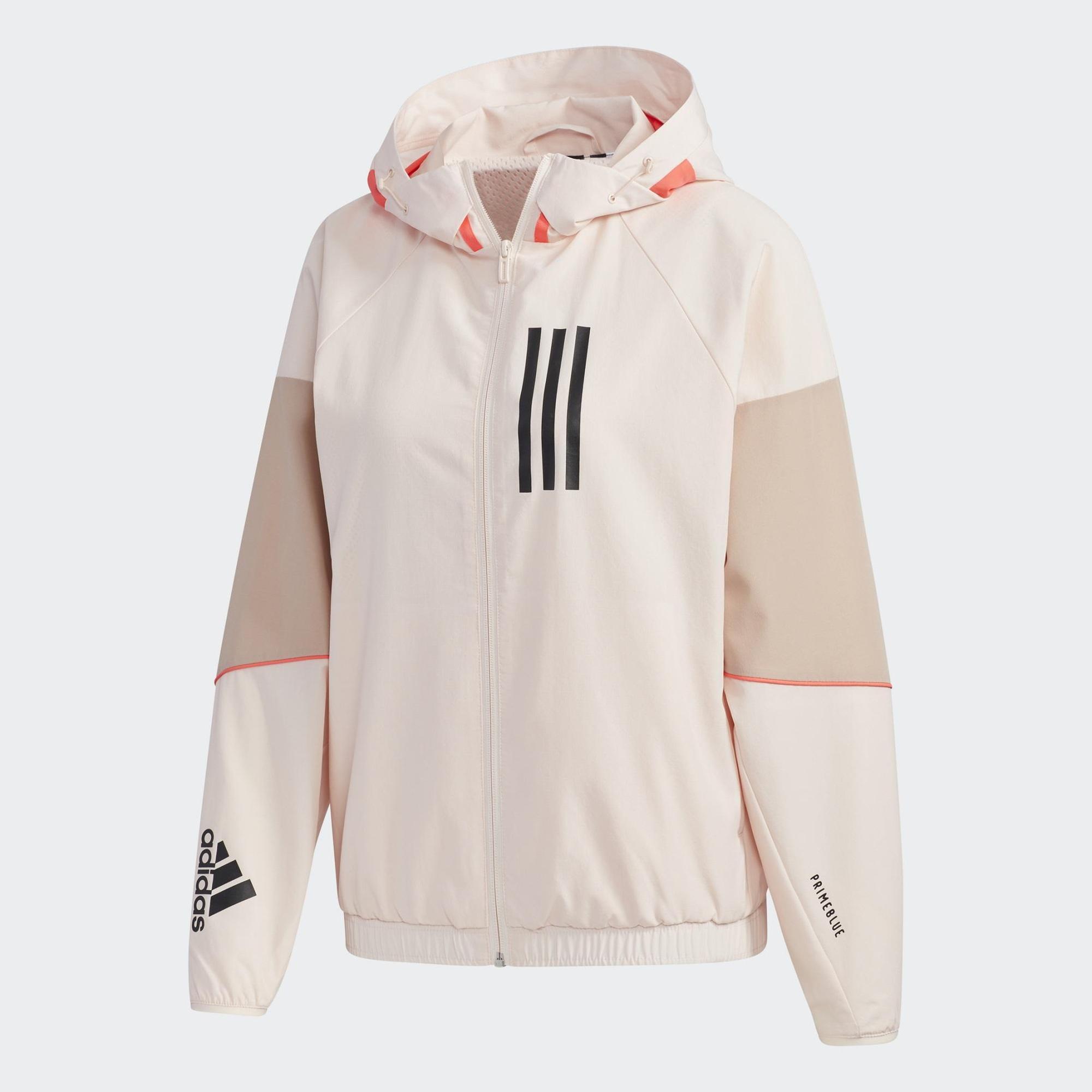 Outer Jacket奶茶色系拼接風衣外套。NT$3,090（adidas提供）
