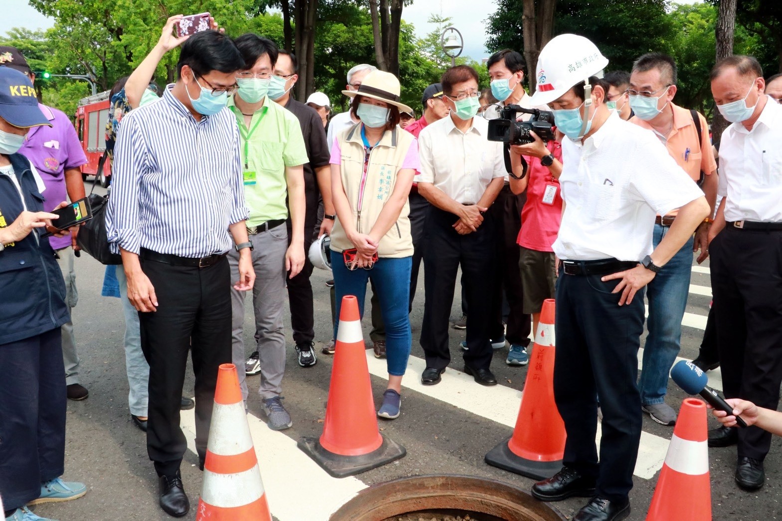 高雄近日再傳氣體外洩事件，市長陳其邁也到場會勘，卻有藍營議員說他避重就輕、狀況外。（翻攝陳其邁臉書）