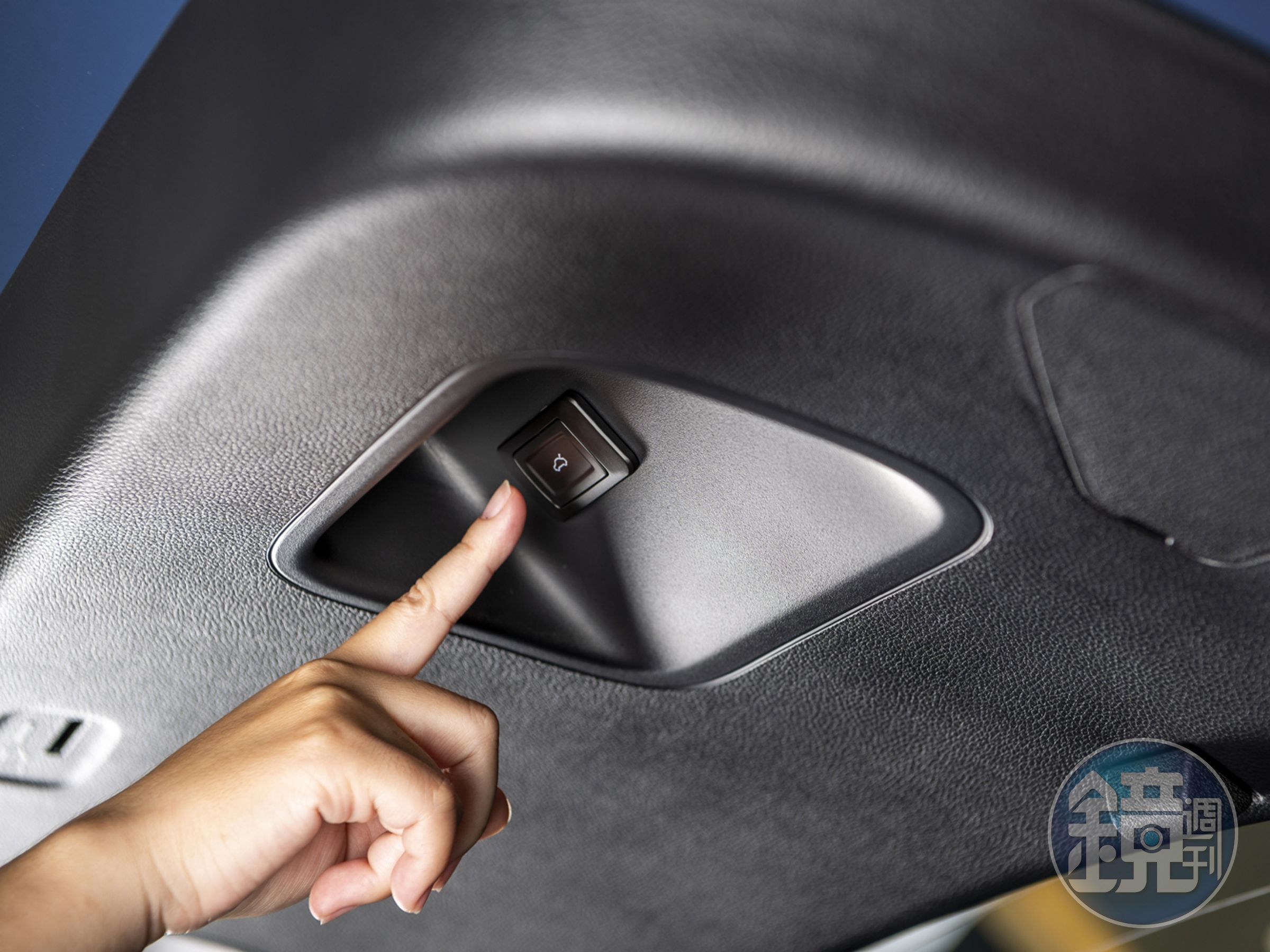  KIA「Stonic就是愛線特仕版」升級電動尾門。