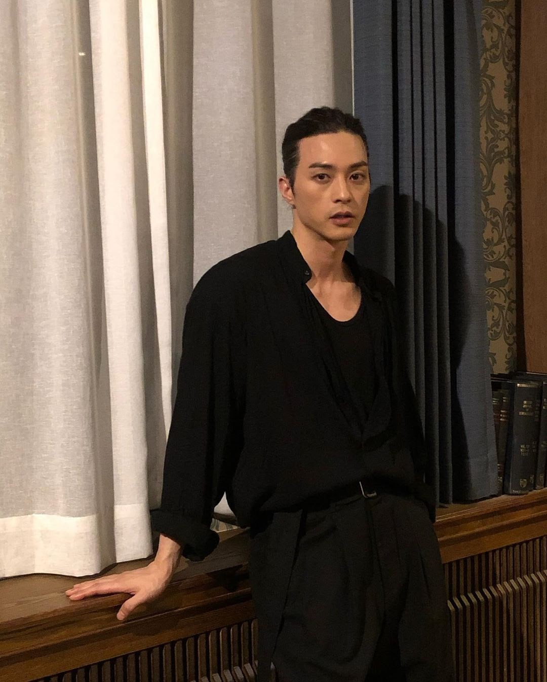 金智勳年近40，但靠著運動和間歇性斷食維持精實身材。（翻攝自金智勳Instagram）