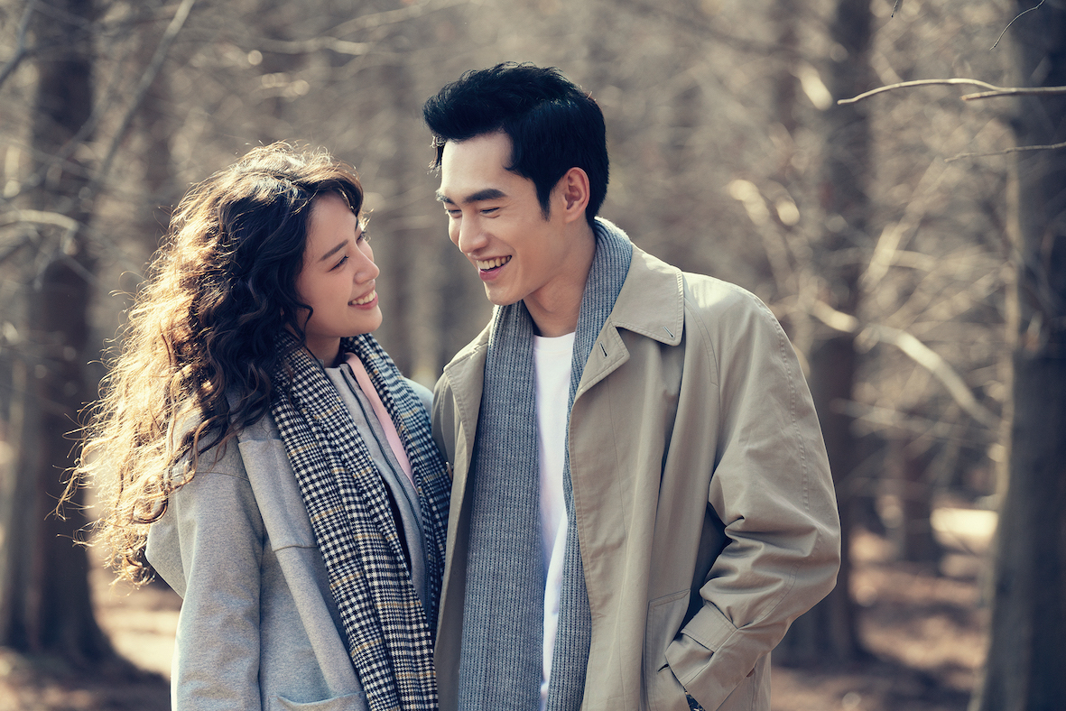 歐陽妮妮(左)與張書豪(右)主演中天《腦波小姐》收視反應佳。(麗象影業提供)