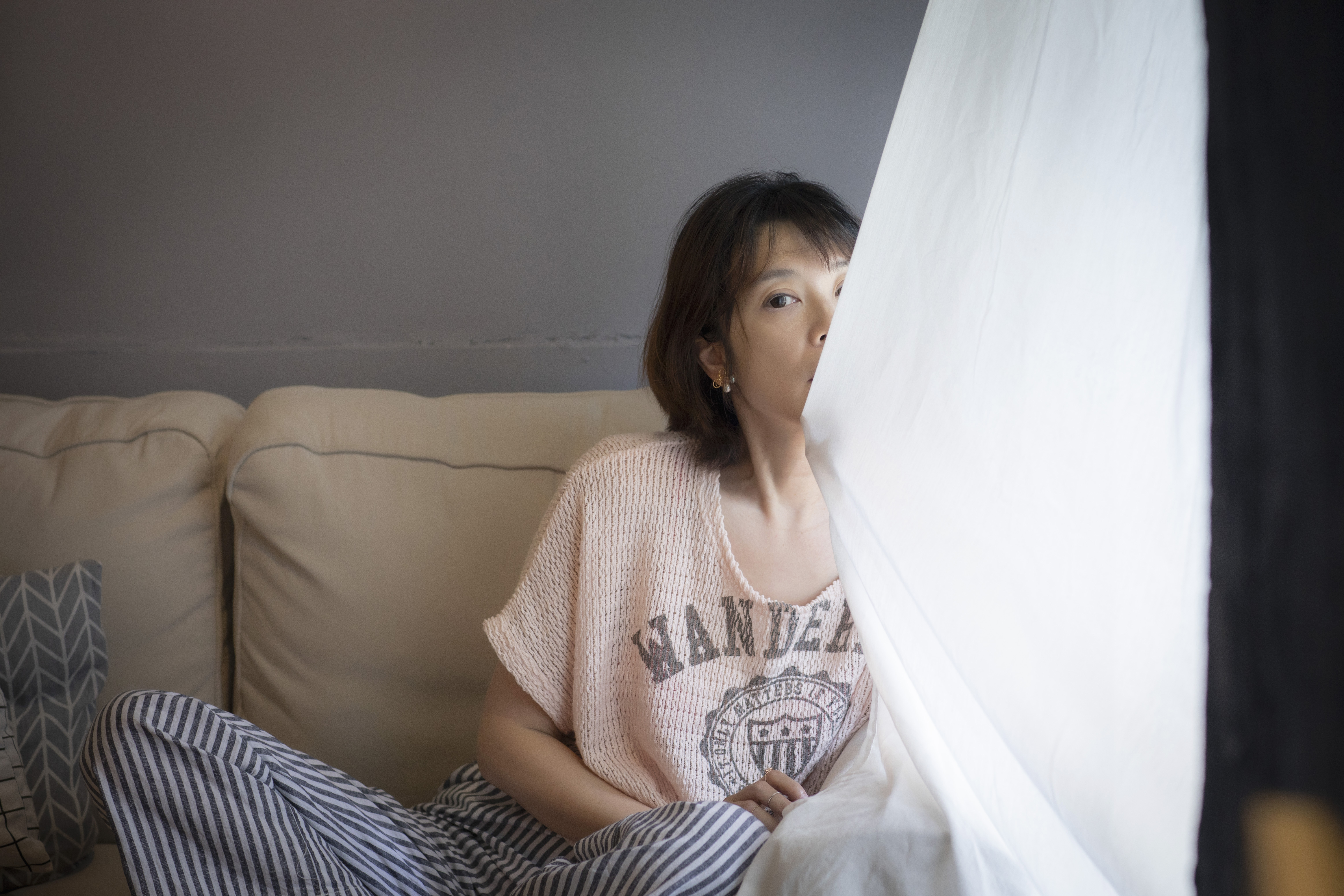 成英姝才貌雙全，卻甘願與戀愛絕緣，只因談感情太浪費時間。