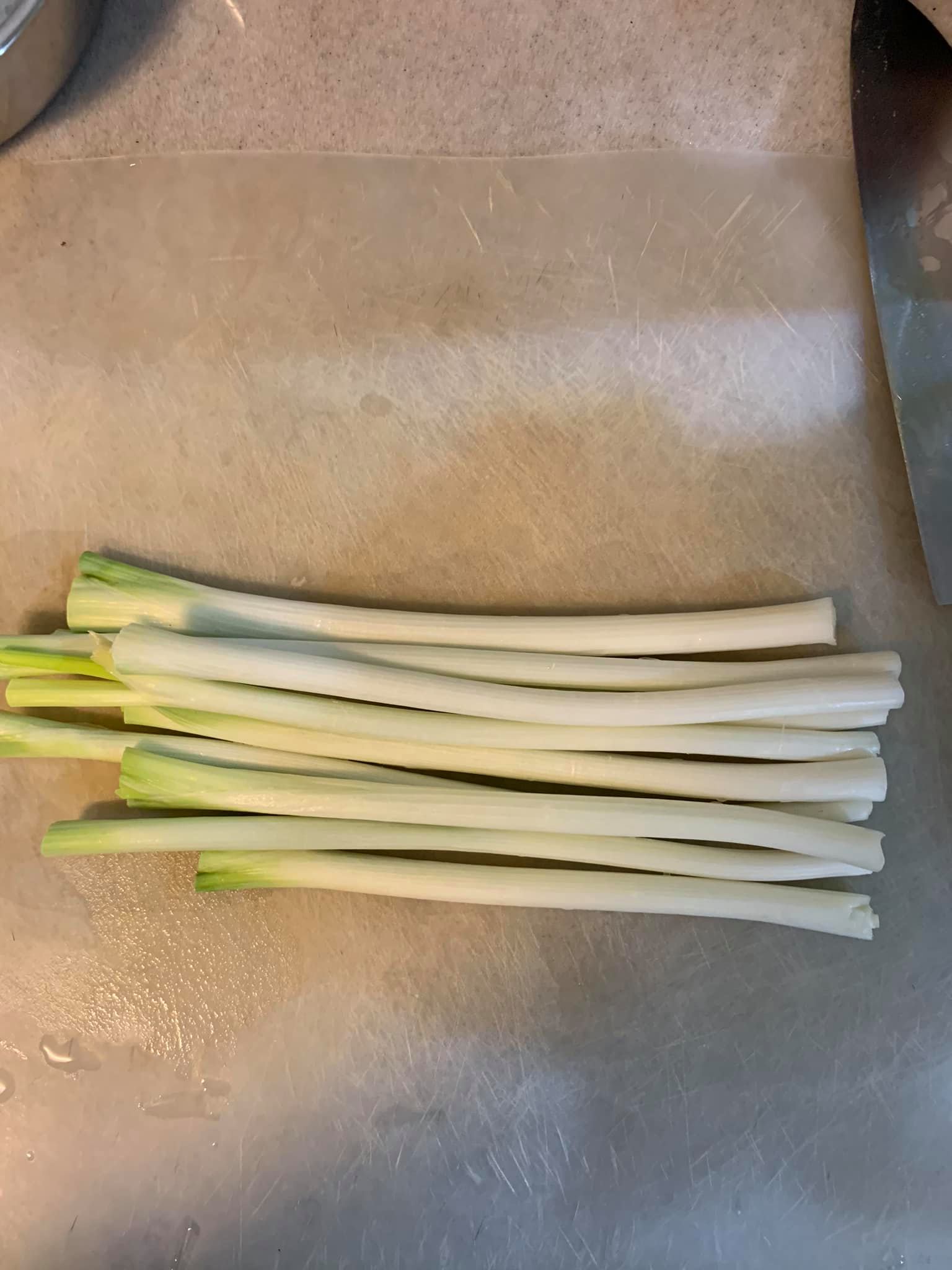 宜蘭三星蔥取蔥白備用。