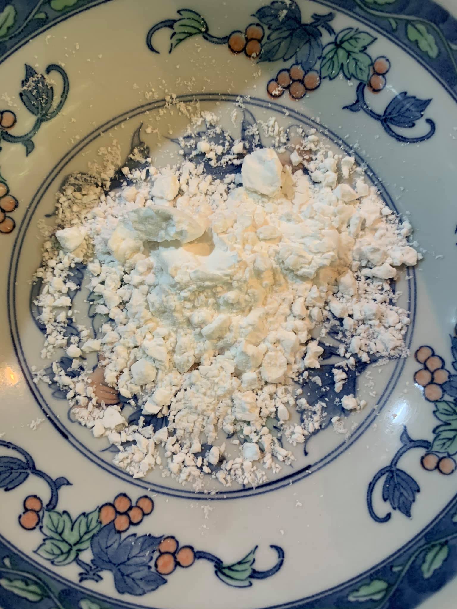 太白粉，只用少許，買木薯或馬鈴薯做的都可。