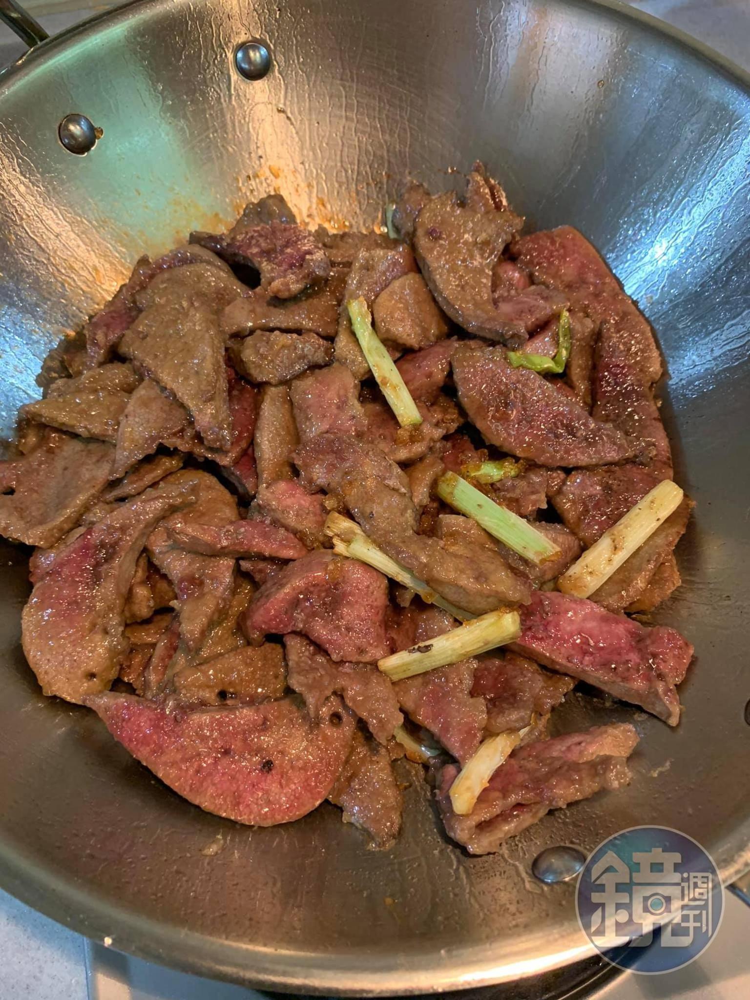 下豬肝快炒。