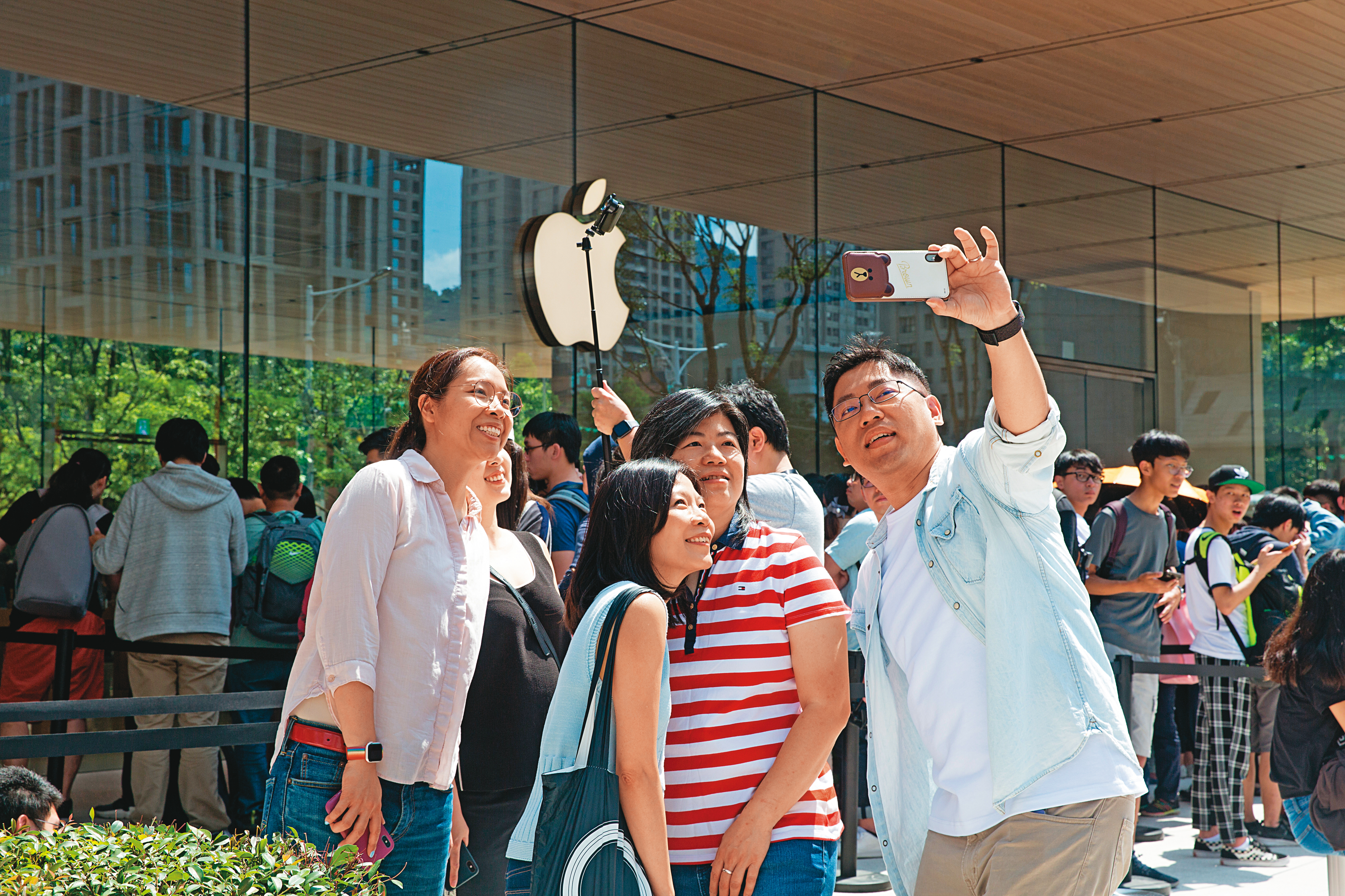 蘋果電腦股價今年來大漲60％，讓不少投資人躍躍欲試。