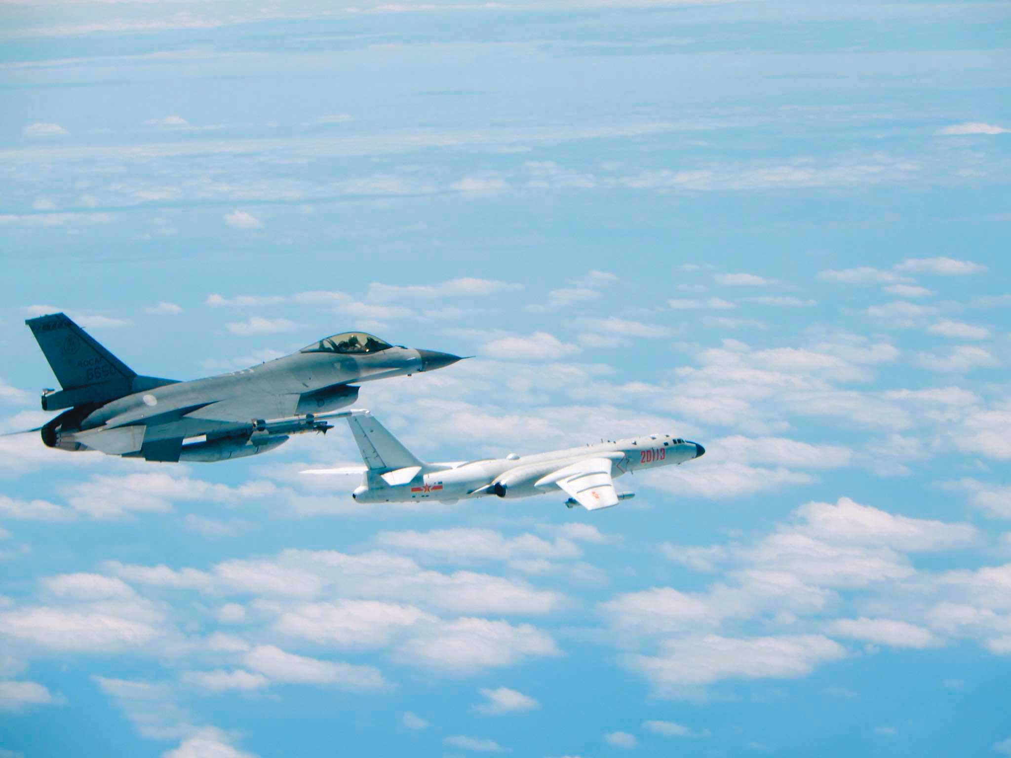 近來共軍戰機頻頻擾台，兩岸局勢緊張下，要維持ECFA的合作關係尤為困難。（空軍司令部提供）