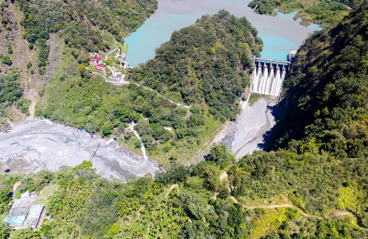 武界水壩閘門異常放水31分鐘，導致下游野營的2家庭共4人罹難。（翻攝自Google Map）