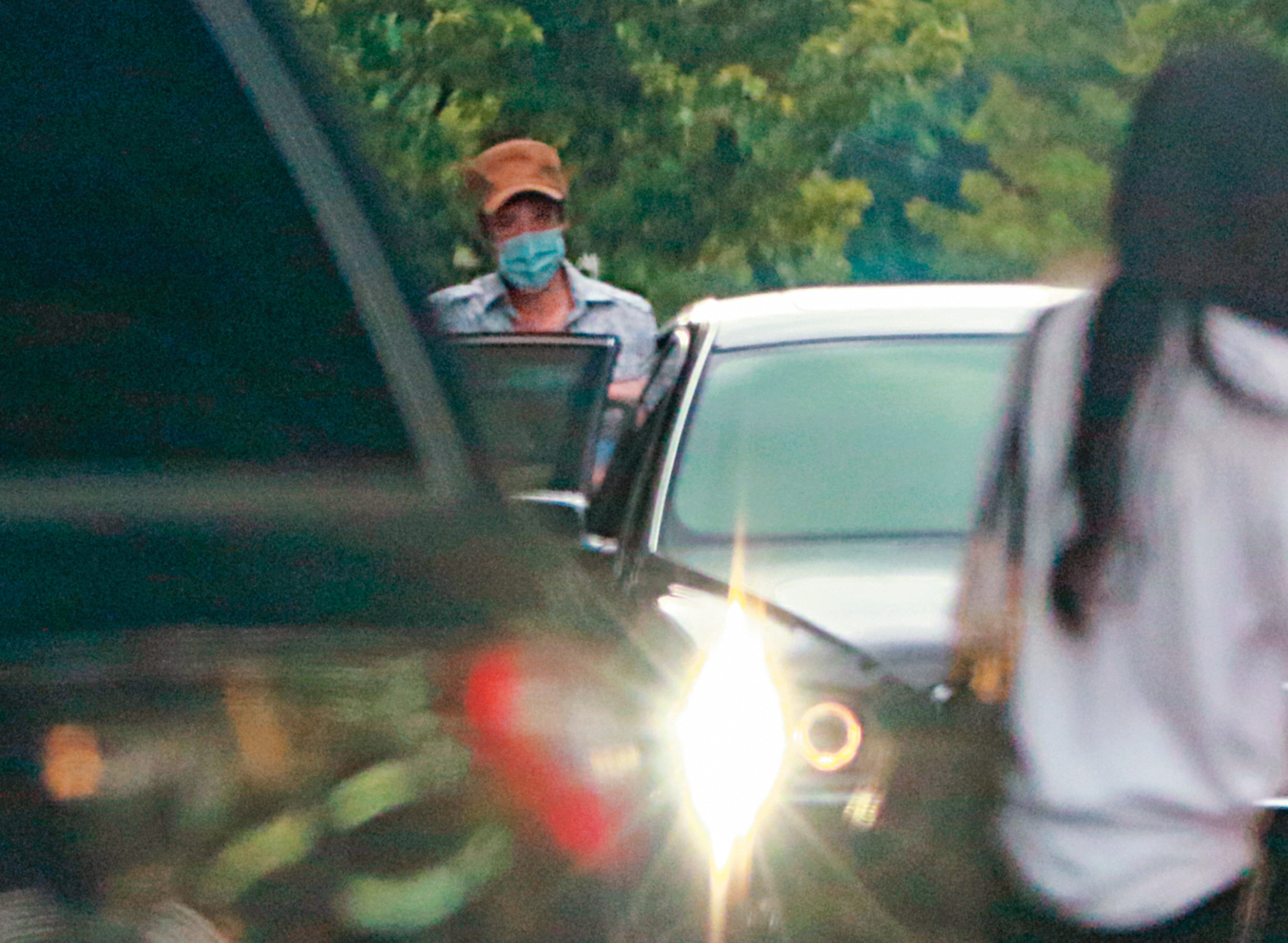 9月9日17：21，王力宏的專屬座車早已在門口等候多時，他隨即上車離開。