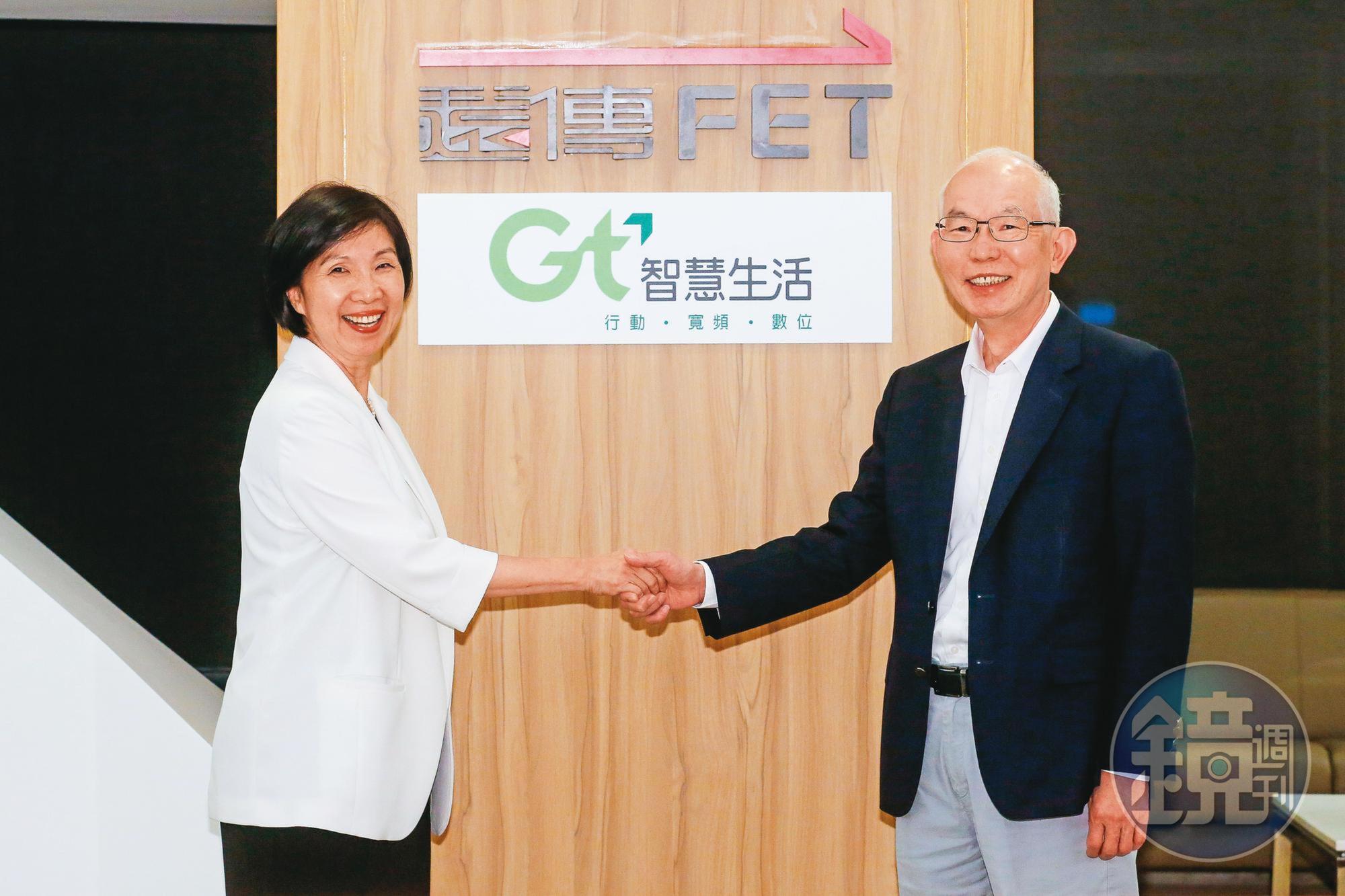遠傳總經理井琪(左)與亞太電信總經理黃南仁(右)宣布2家將在5G結盟。