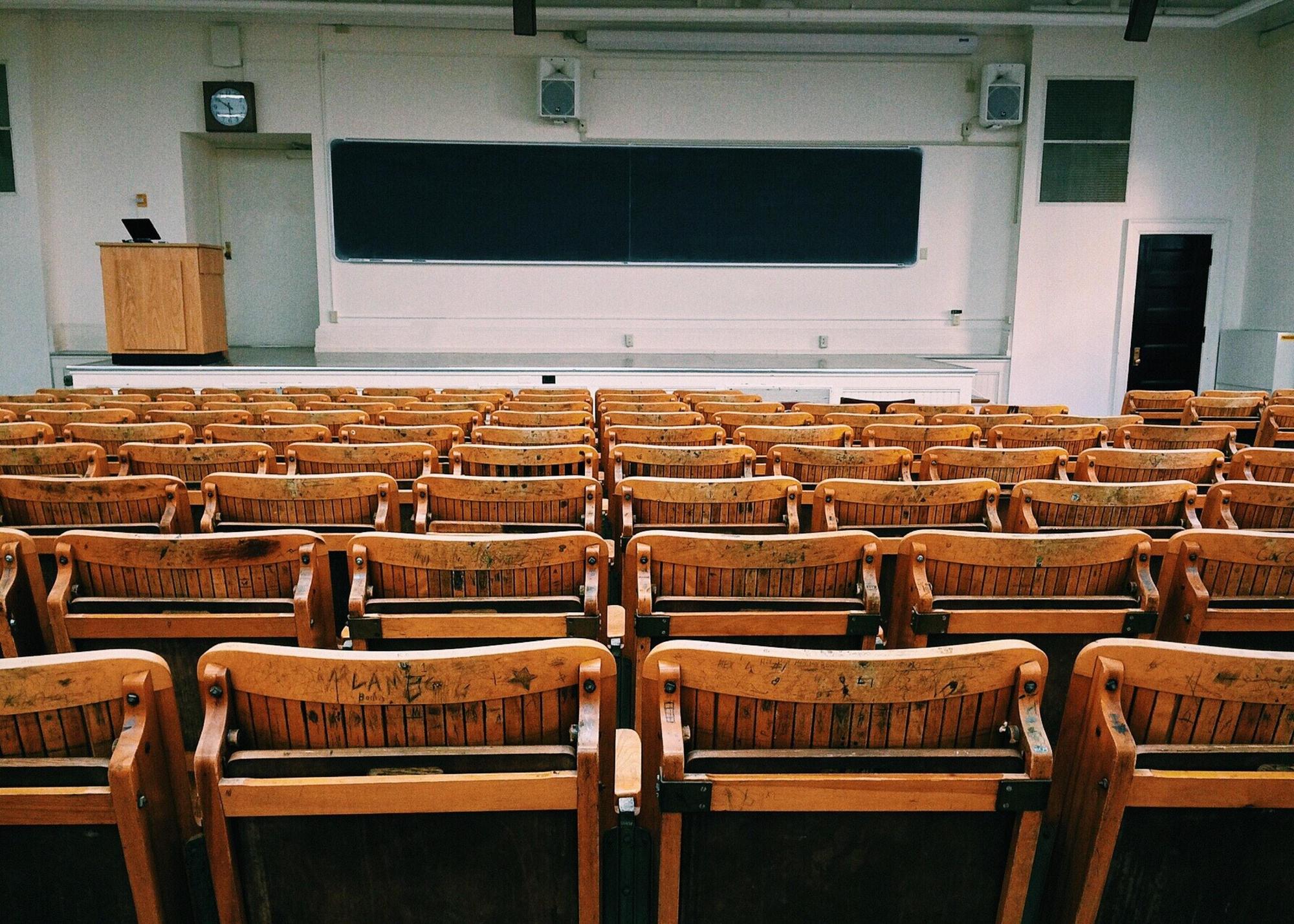 馬來西亞柔佛州中部居鑾一所中學，上週日上午發生一起集體歇斯底里事件。（Pexels提供）