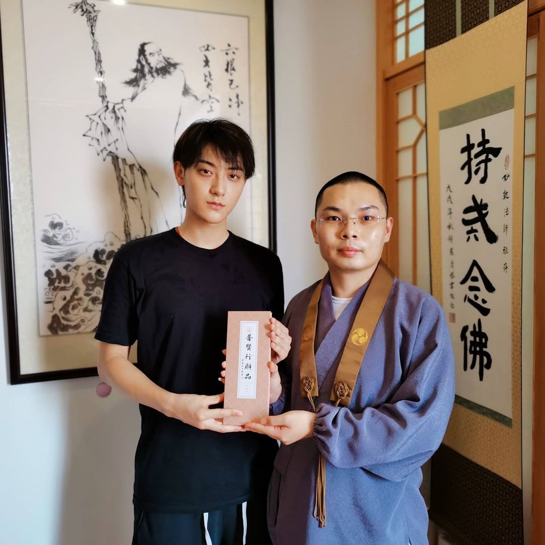 上個月中黃子韜po出這張照片,讓不少粉絲認為他是在為爸爸的病情祈福。(翻攝黃子韜IG)