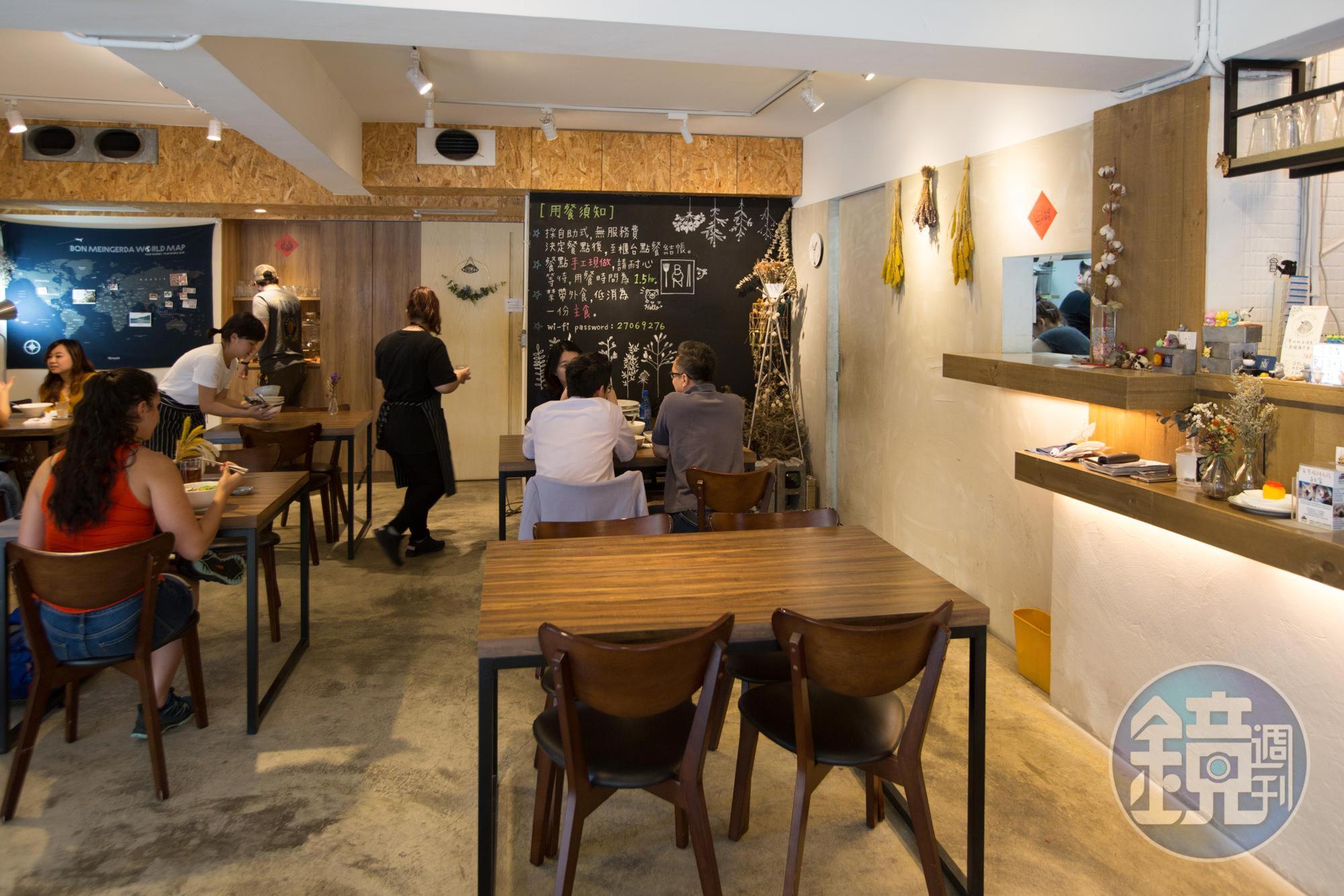 店內布置溫馨樸實。
