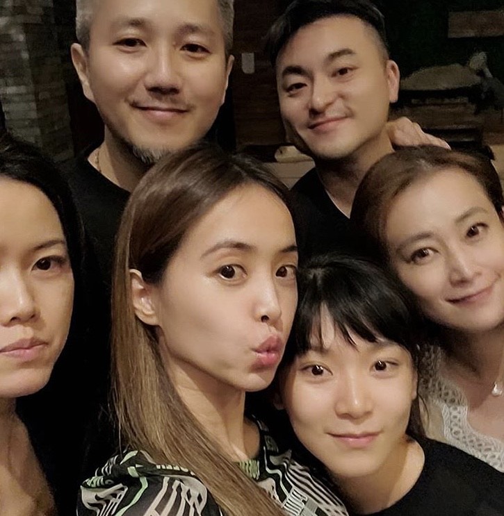 蔡依林在IG 中，po與親朋好友在台中渡假的合照。（翻攝自蔡依林IG）
