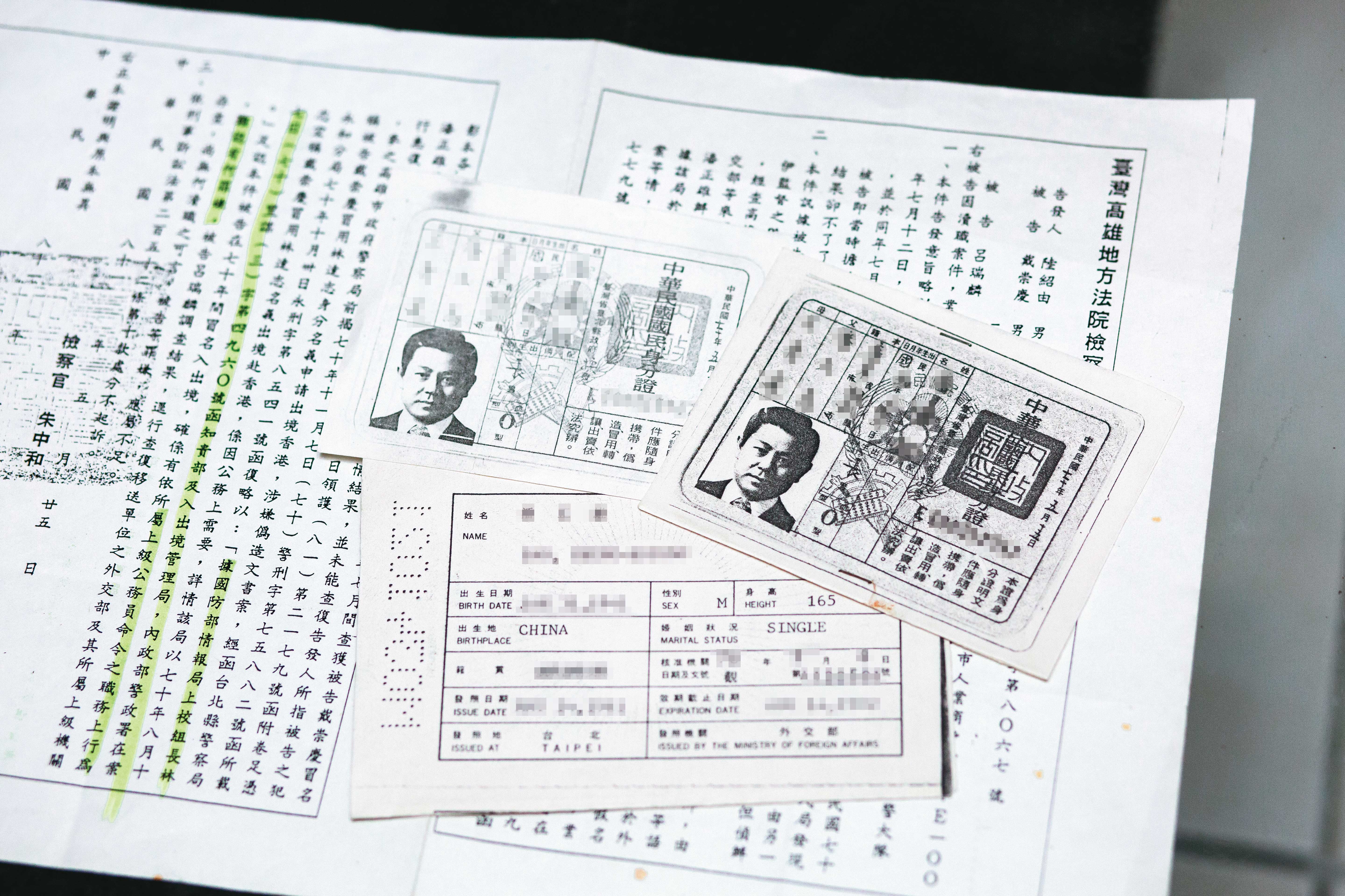 因為從事情報工作，戴崇慶以假名多次出入香港，因此被起訴。