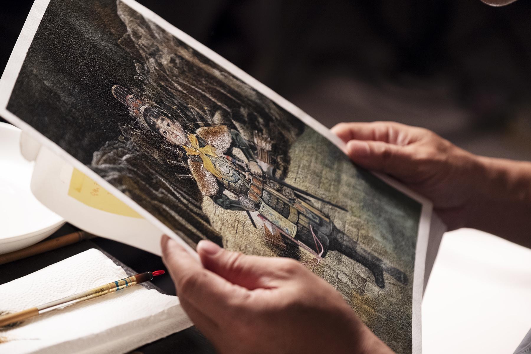傳奇漫畫家鄭問紀錄片《千年一問》透過2D、3D、手繪等多重動畫技法,磅礴呈現鄭問筆下的武俠江湖。(牽猴子提供)