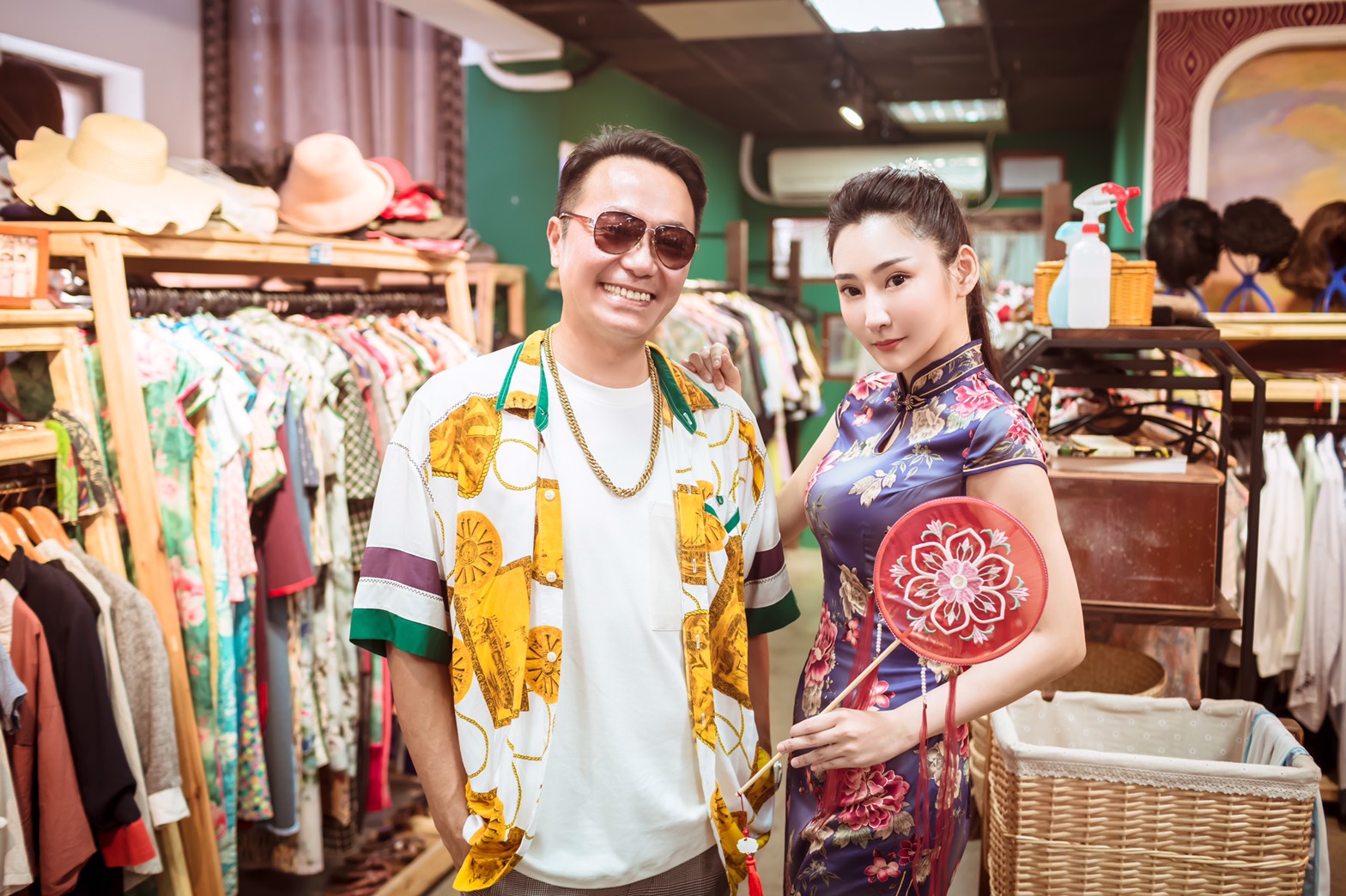 徐瑋婷和張克帆在宜蘭玩起時代變裝風,打扮成復古的上海人。(延康國際娛樂提供)