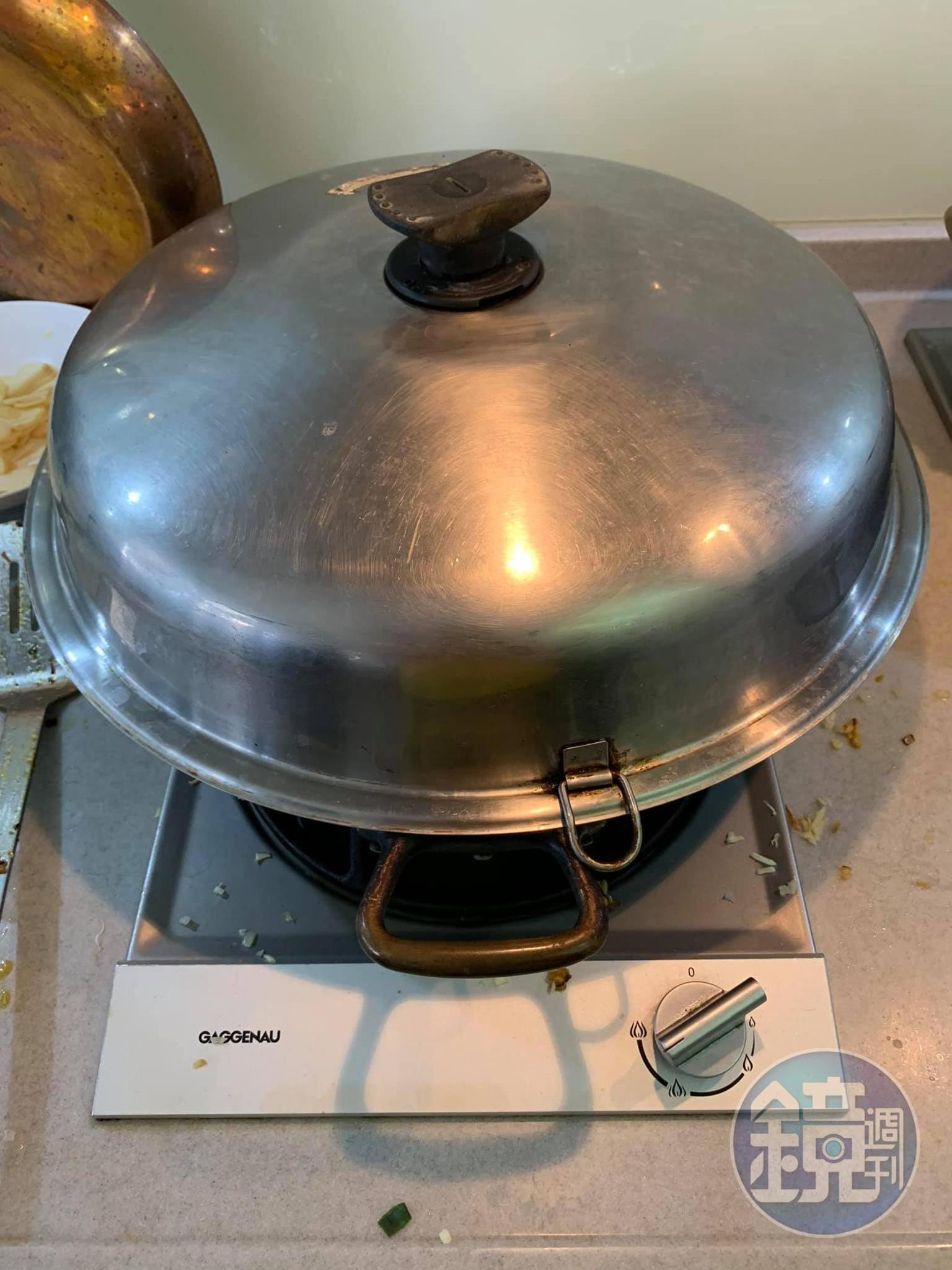 蓋鍋慢火煸熟。