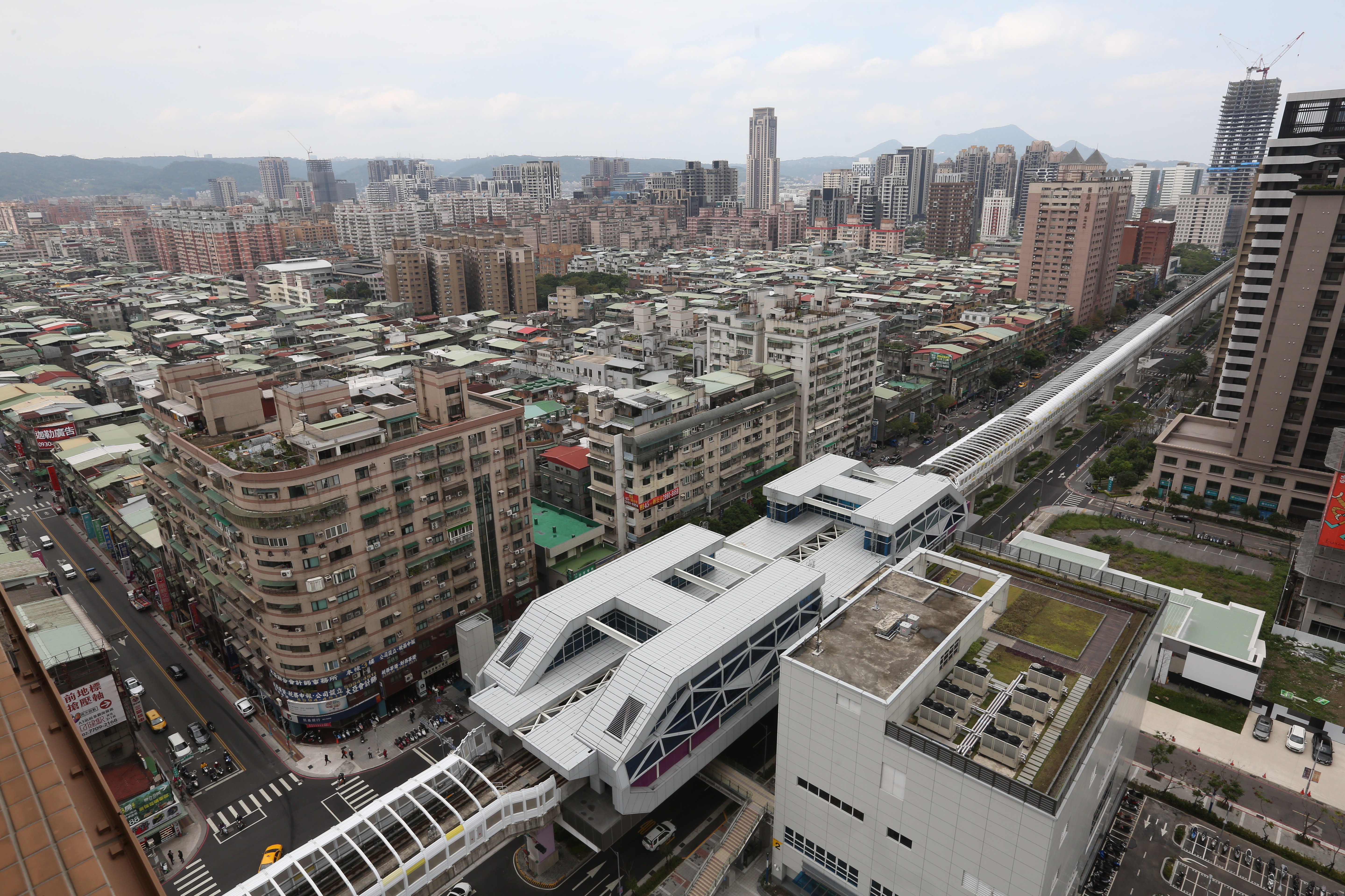 新北市的新莊區相對火熱，賴建程指出，新莊區上半年推案量達400億元。