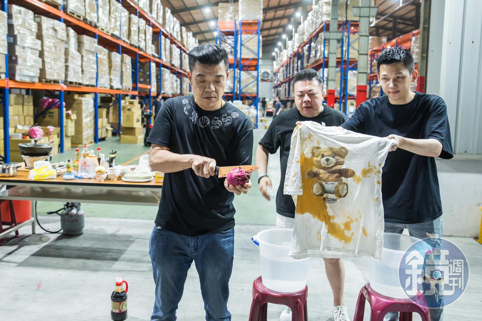 王三郎除了熟悉商品,也會與董至成等人現場做實驗,把直播當電視購物加綜藝節目做。