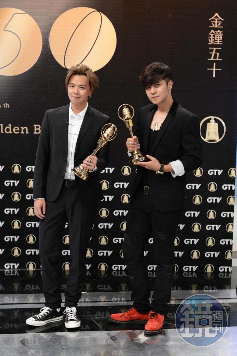 2015年小豬 和小鬼 以《娛樂百分百》入圍金鐘，兩人預走金鐘紅毯。（八大提供）