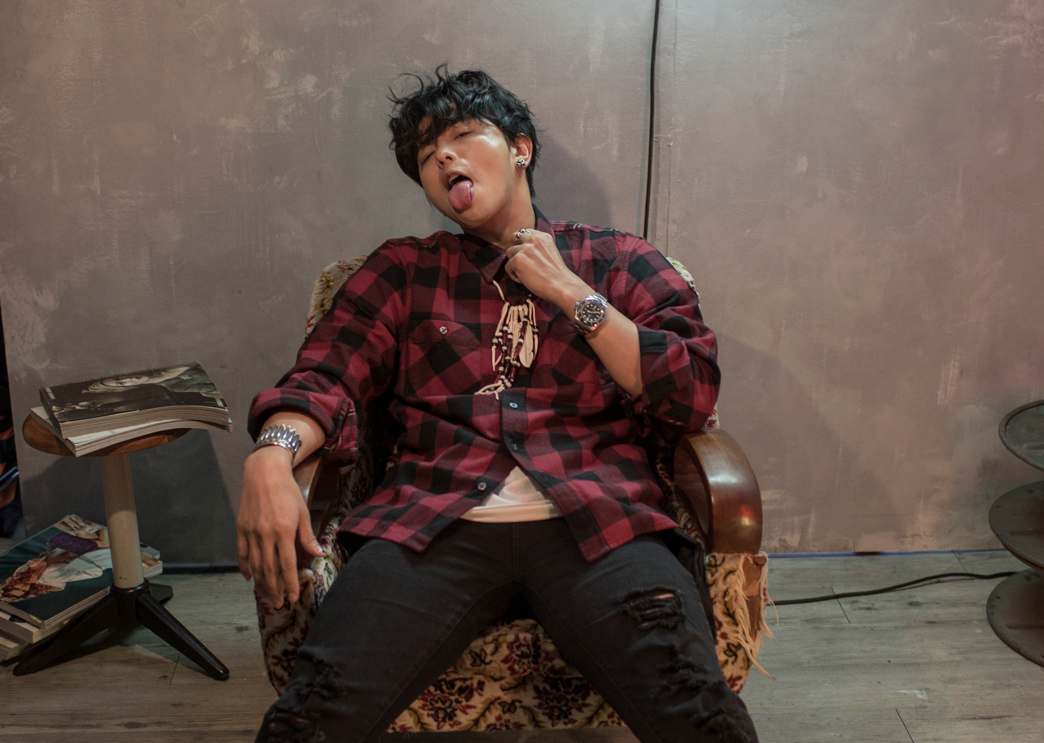 不只身上有父親刺青，小鬼更隨身戴著爸爸所贈的勞力士。