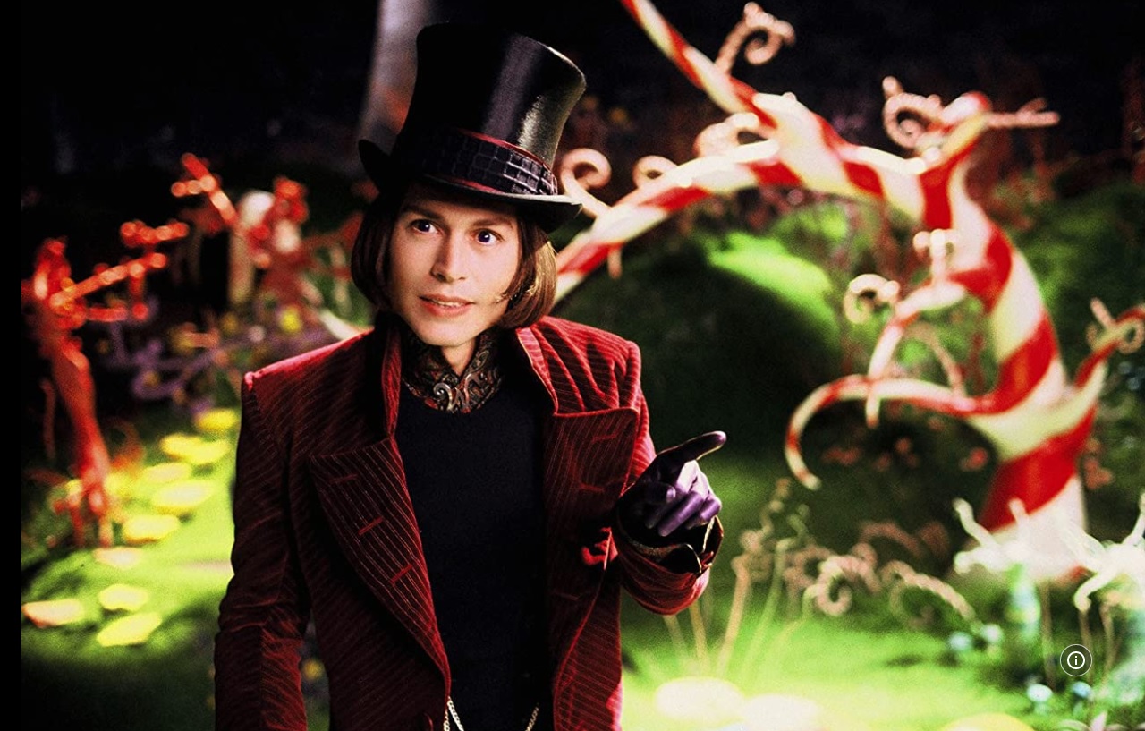 《巧克力冒險工廠》真實版上演，雷根糖創辦人近日舉辦藏寶遊戲，最大獎是一家糖果工廠。（電影劇照翻攝自IMDB）