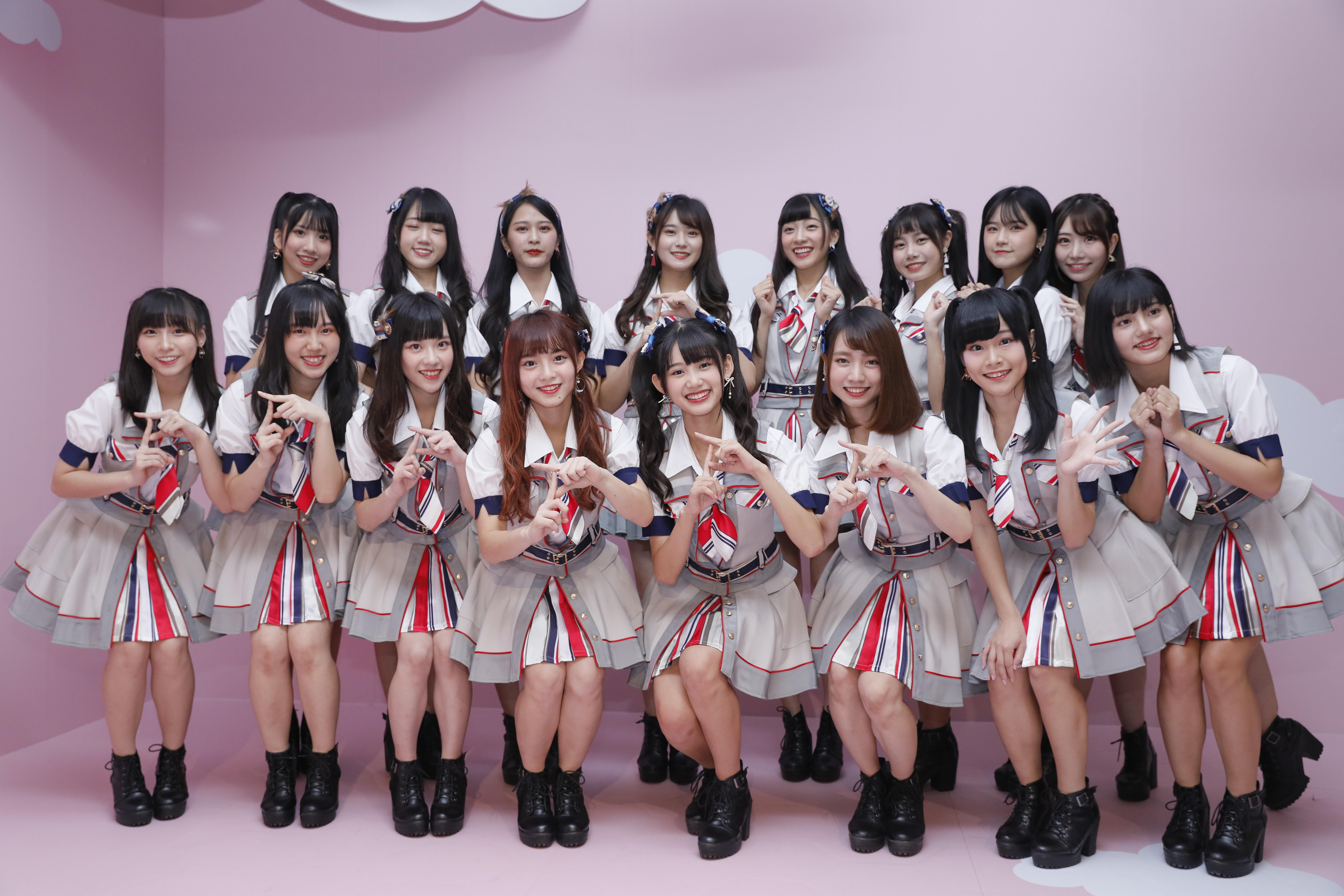 女團AKB48 Team TP出道邁向2週年，推出第4張單曲〈嗚吼嗚吼吼〉。