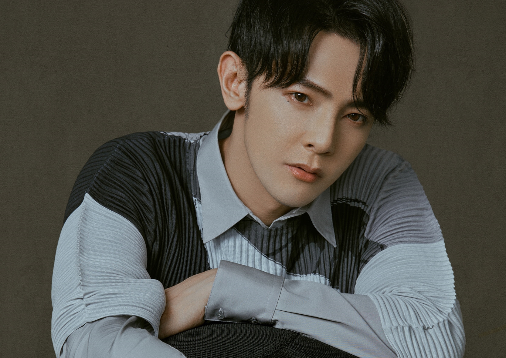 汪東城睽違3年推出新歌〈捨近求遠〉,並搭上八大偶像劇《因為我喜歡你》片尾曲。(WAVES漫潮提供)