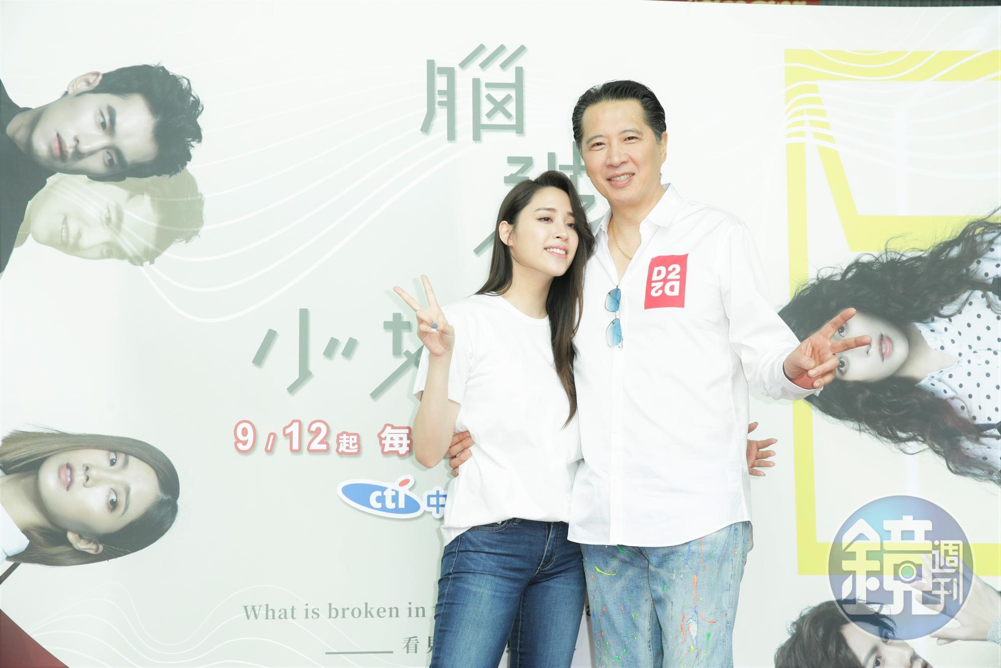 歐陽妮妮新戲首播開紅盤,難得與老爸歐陽龍合體為戲宣傳。