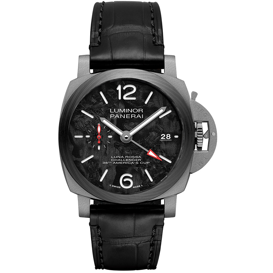 Luminor Luna Rossa GMT（PAM01096）｜錶徑42mm／噴砂鈦金屬材質／時間及日期、第二地時間指示／P.9010自動上鏈機芯／防水約100米／限量250只／建議售價NT$ 341,000