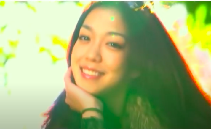 李霈瑜(大霈)當年演出黃鴻升MV〈痴漢〉,才剛出道以模特兒身份接下工作。(翻攝自YouTube)