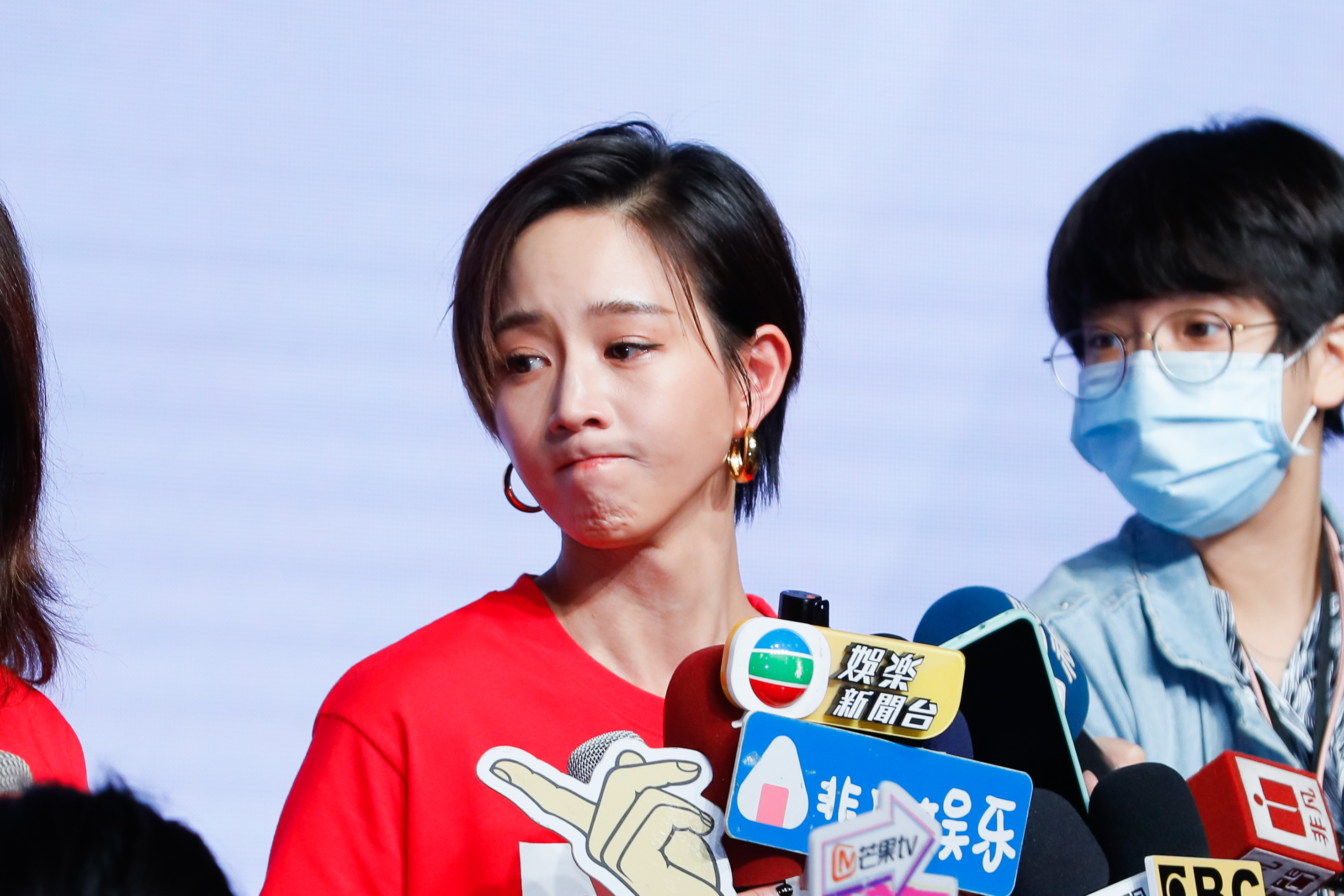 回憶自己出道時與小鬼黃鴻升合拍《夢遊夏威夷》，張鈞甯瞬間紅了眼眶。