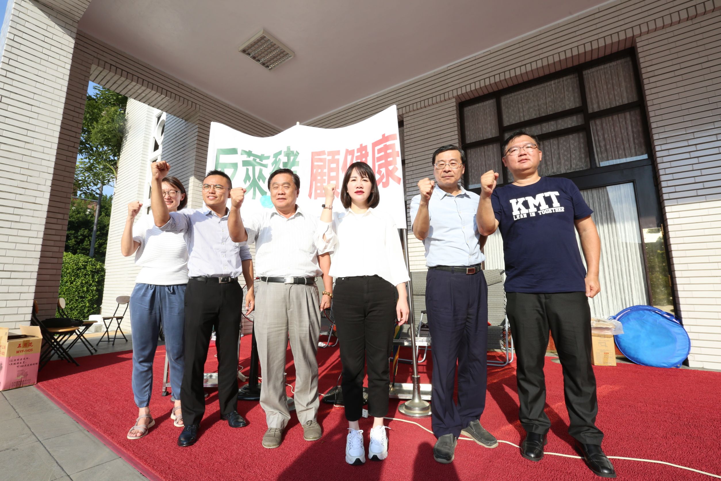 國民黨立委今開始在議場前輪班駐守，預備在明早7點議場一開門時遞交提案。