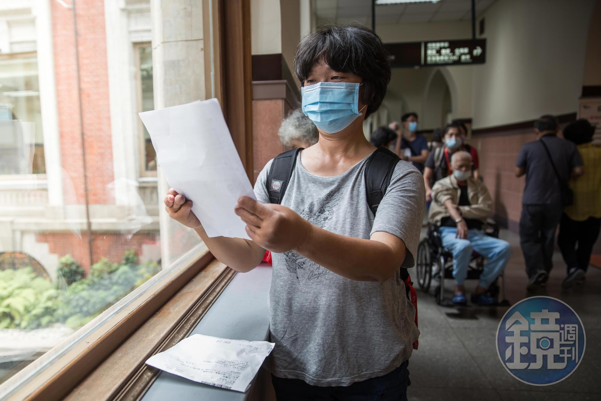 55歲的李小姐遭遇職災，雙手歷經20多次手術，透過行政救濟爭取到失能年金給付。