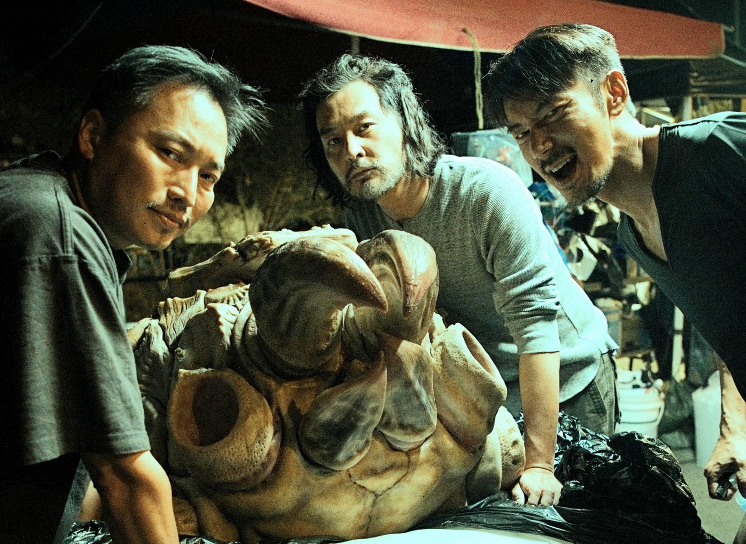 正在各大院線上映中的《海霧》，因片中怪物造型奇特而引發網路話題。（松露文創提供）