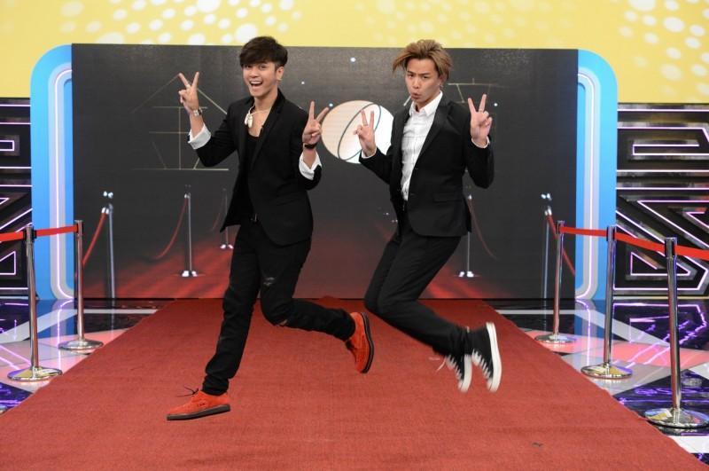 羅志祥曾和小鬼一起主持《娛樂百分百》。（八大提供）