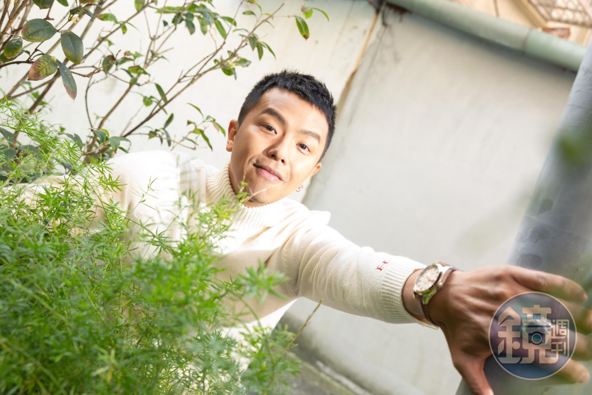 黃鴻升日前不明原因在家中猝逝,經解剖後移送疑似心血管出問題。