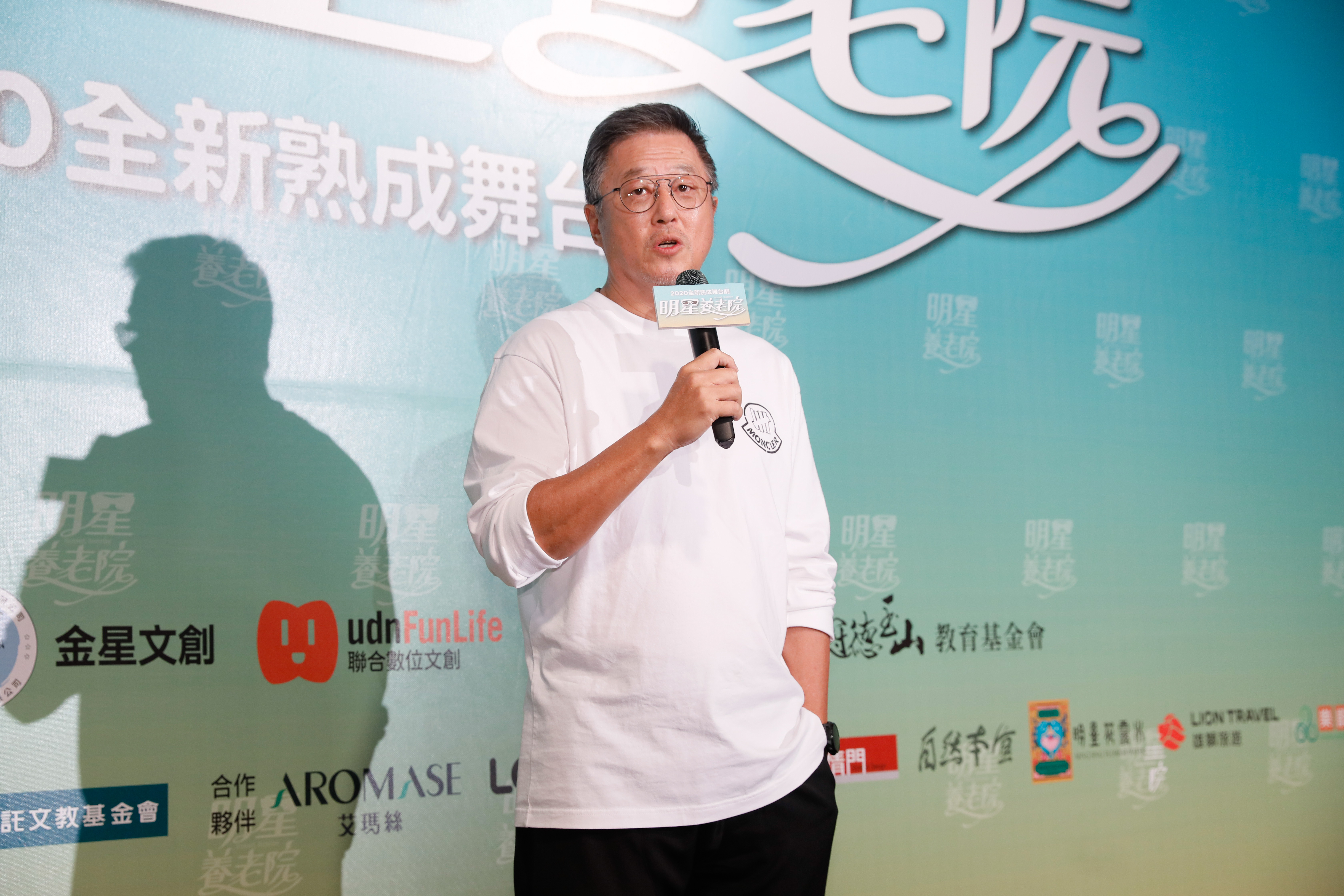王偉忠在《明星養老院》擔任監製與編劇，是本劇誕生的重要推手。