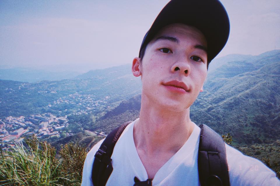 許光漢曾經在咖啡店打工,但現在已經是人氣男星。(翻攝自許光漢臉書)