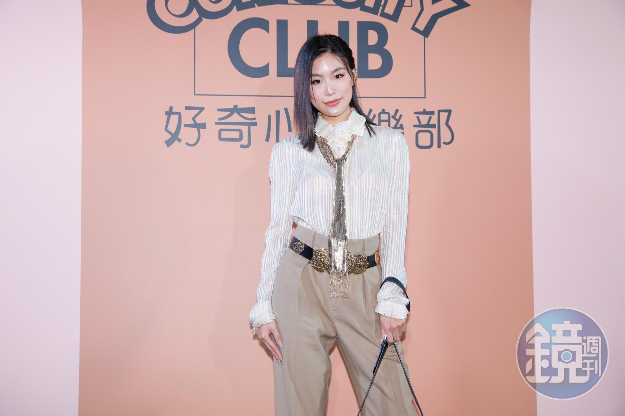  高以翔女友Bella首度公開露面，出席時尚活動。