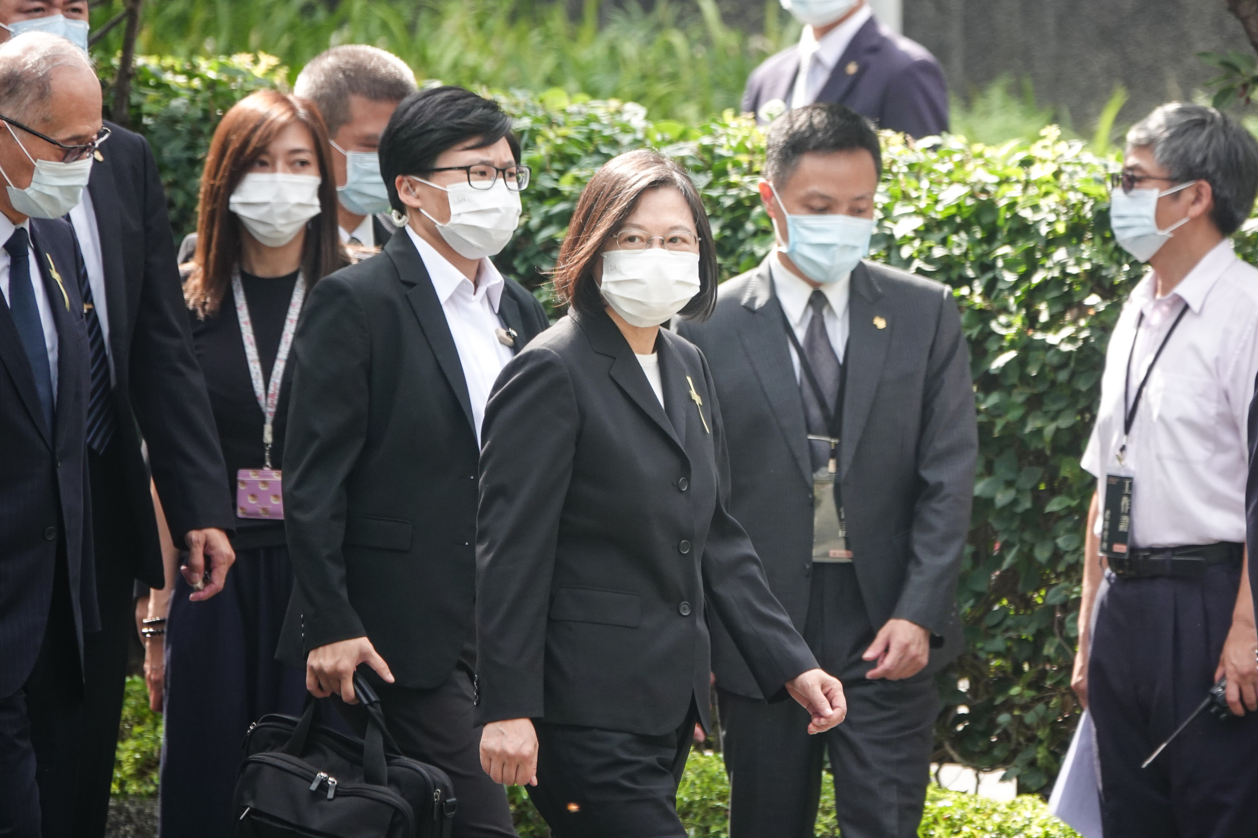 李前總統追思告別禮拜，正、副總統蔡英文（中）、賴清德撰寫追思文致意。（台北市攝影記者聯誼會提供）