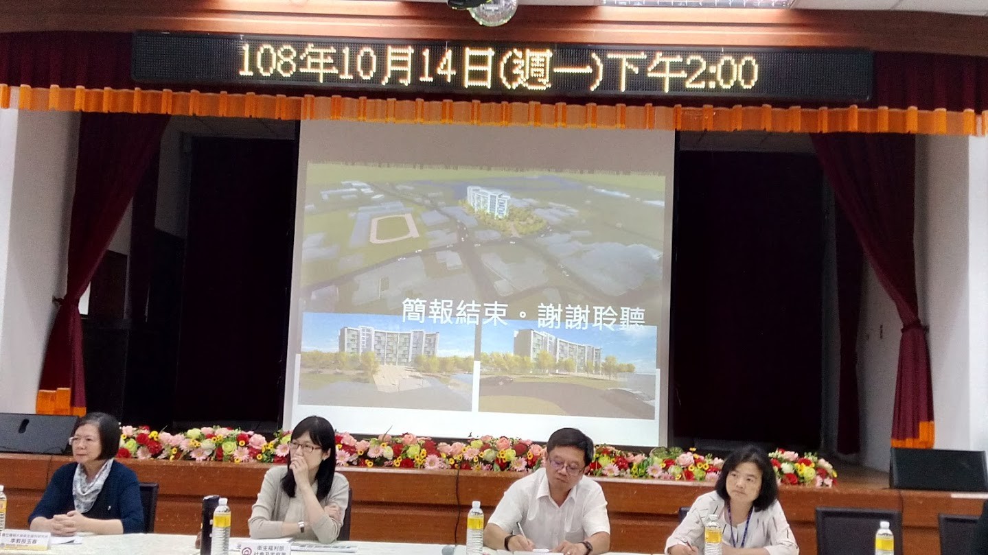 去年8月家屬座談會,北老表示房屋老舊要收回重建,希望房客能配合。(翻攝畫面)
