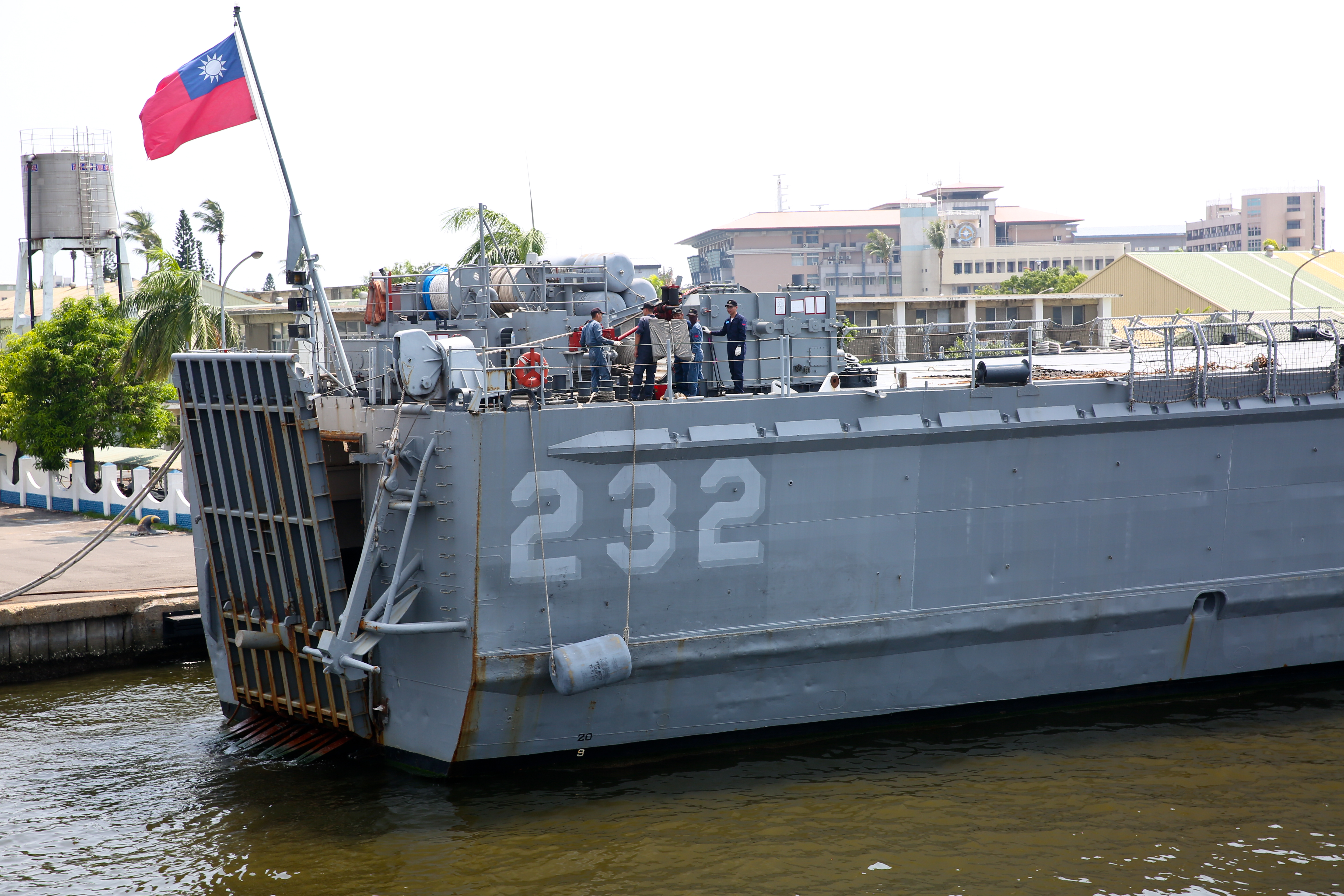 海軍原訂的88杯飲料，結果為了保衛國家必須馬上開軍艦出去，因此無法照約定領取。（示意圖/資料照）