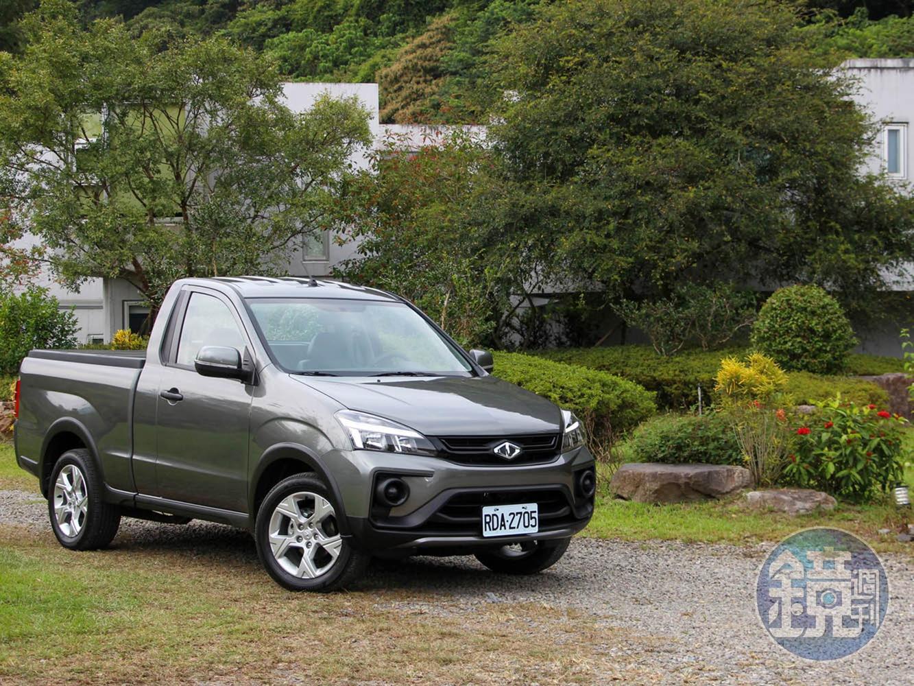 皮卡版本和廂車在車頭的造型幾乎一模一樣。