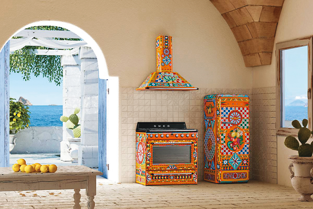Smeg x Dolce Gabbana「Sicily Is My Love」限量聯名系列廚具,台灣僅有冰箱 NT$468,000。(品硯實業提供)